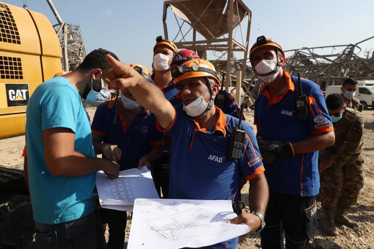 Türk ekiplerin Beyrut Limanı'ndaki arama-kurtarma çalışmaları sürüyor