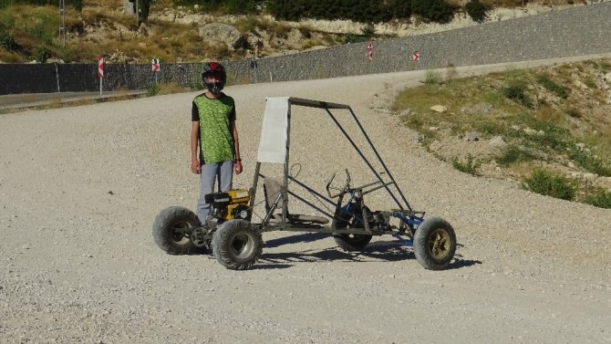 Pandemi sürecinde evde sıkılan liseli genç, su motorundan ’buggy’ araba yaptı