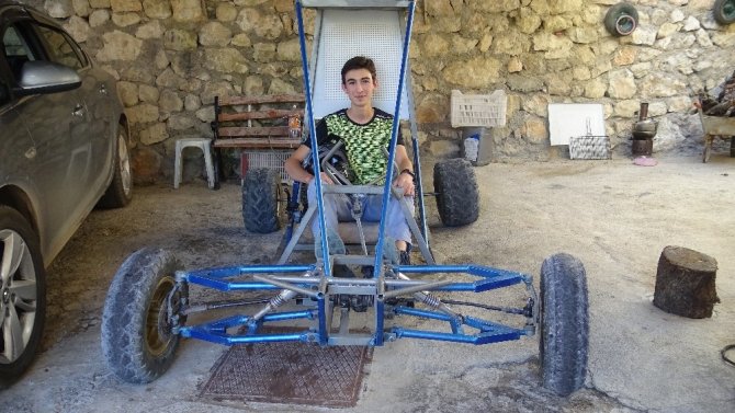 Pandemi sürecinde evde sıkılan liseli genç, su motorundan ’buggy’ araba yaptı