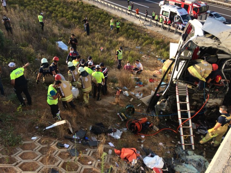Sarıyer'de otobüs kazası 5 ölü 25 yaralı-2 