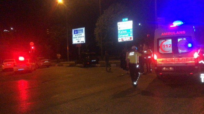 Bursa’da otomobil ile motosikletin çarpışması sonucu 5 kişi yaralandı