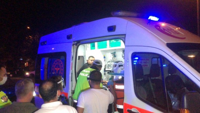 Bursa’da otomobil ile motosikletin çarpışması sonucu 5 kişi yaralandı
