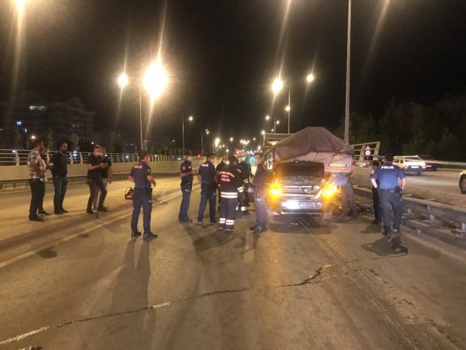 Konya’da otomobil tıra arkadan çarptı: 2 yaralı