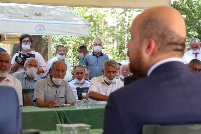 Dünya Etnospor Başkanı Bilal Erdoğan, Söğüt sakinleriyle çay sohbetine katıldı