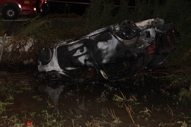 Kaza sonrası alev topuna dönen otomobilde sürücü yanarak hayatını kaybetti