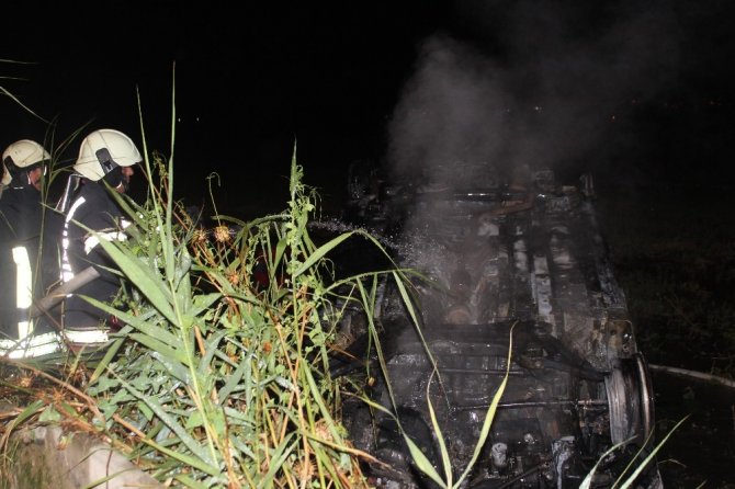 Kaza sonrası alev topuna dönen otomobilde sürücü yanarak hayatını kaybetti