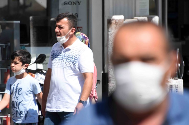 Konya'da vaka sayısı artışına rağmen maske takmayanlar var