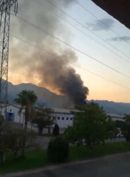 Antalya OSB’de yangın