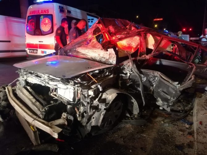 İzmir’de feci kaza: 1’i ağır, 3 yaralı