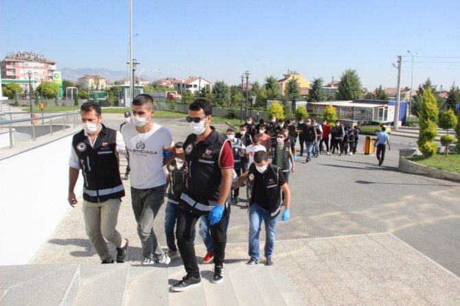 Karaman’da birçok suçtan gözaltına alınan 14 kişi adliyeye sevk edildi