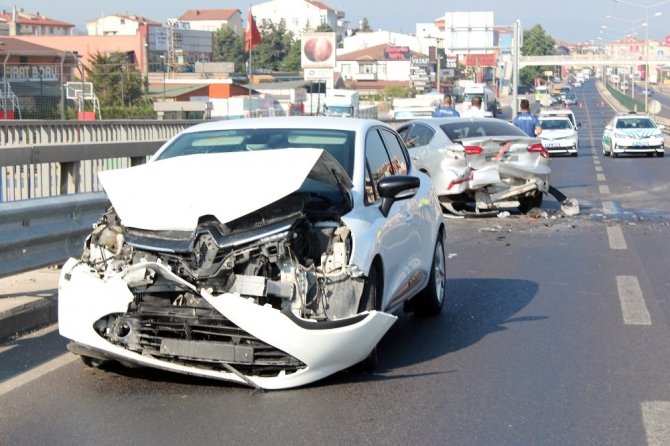 Yalova’da zincirleme trafik kazası: 4 yaralı