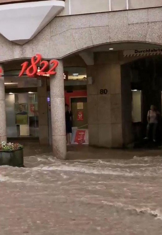 Almanya’da çöl sıcaklarının ardından şiddetli yağış başladı