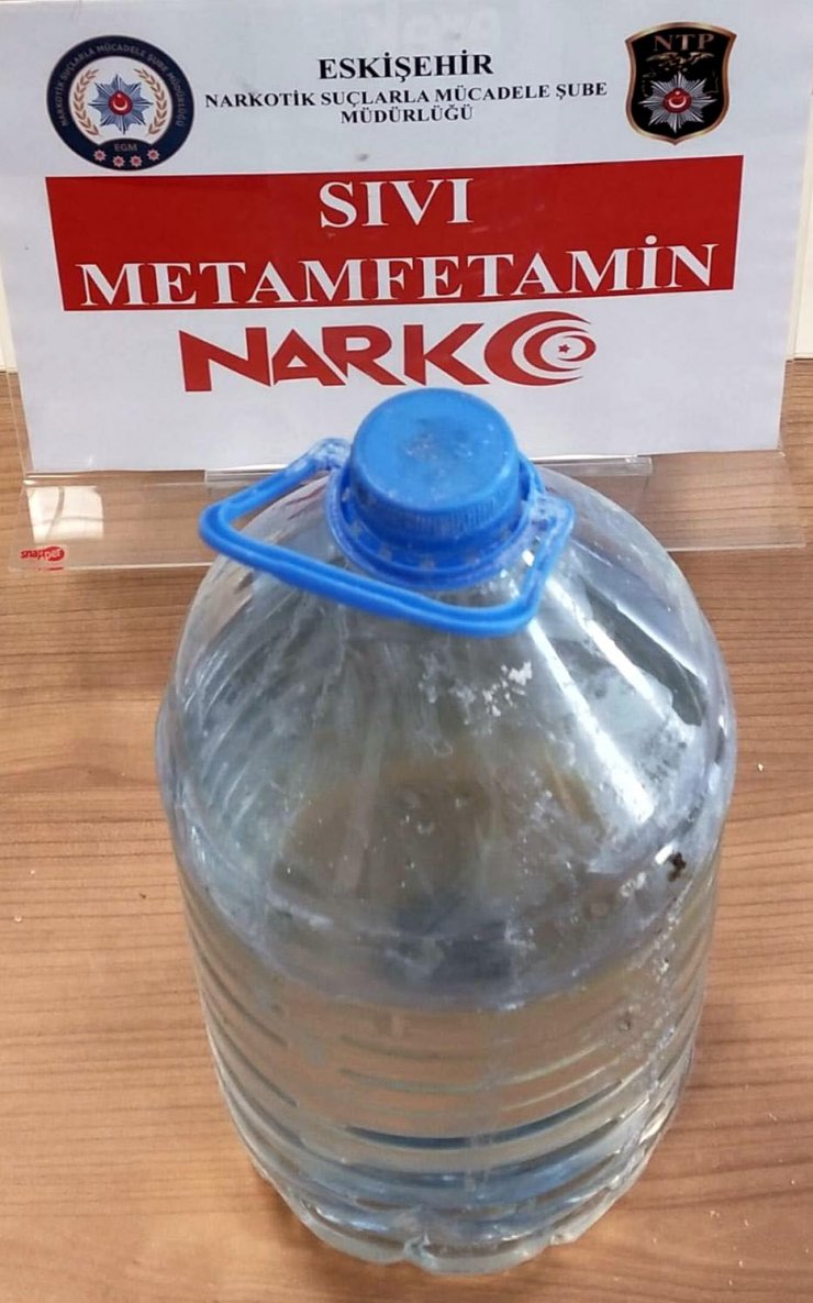 Plastik bidonda 3 kilo 806 gram sıvı metamfetamin ele geçirildi