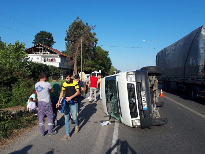 Samsun'da servis minibüsü devrildi: 15 yaralı