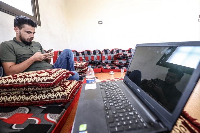 Firas Mansur kendini Suriye'deki iç savaş mağduru sivillere yardıma adadı