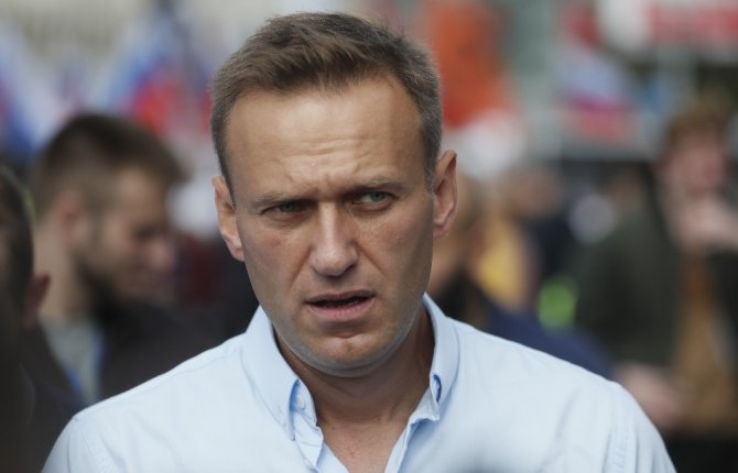 Charite Hastanesi: "Rus muhalif lider Navalny zehirlenme belirtileri gösteriyor"