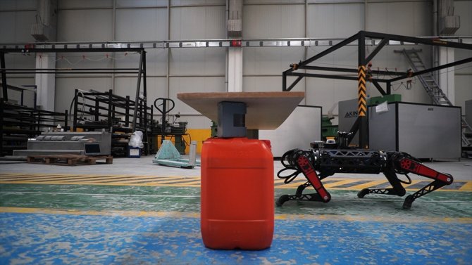 İşte Konya'da geliştirilen dört ayaklı robot Arat'ın yeni versiyonu