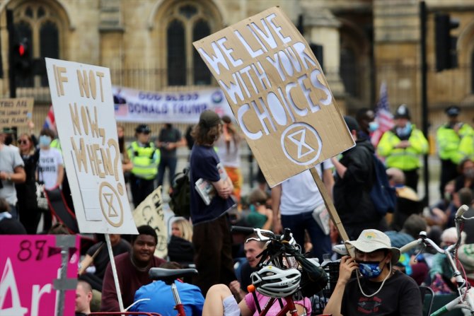 Londra'da 90 çevreci protestocu gözaltına alındı