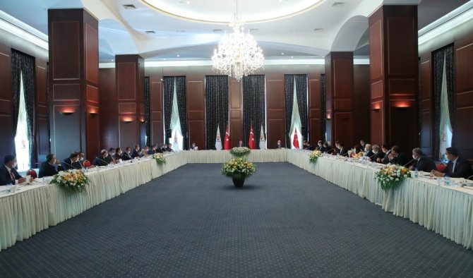 Cumhurbaşkanı Erdoğan AK Parti’ye yeni katılan 31 belediye başkanı ile görüştü