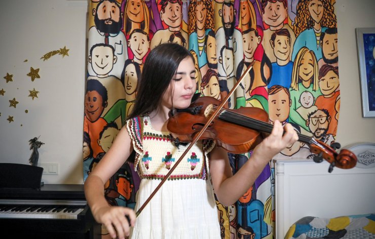 13 yaşındaki Elif Su, 10 uluslararası ödülle Türkiye'yi gururlandırdı