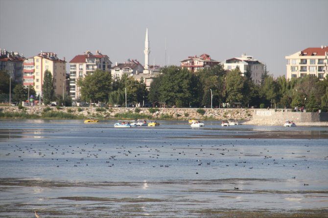 Beyşehir Gölü'nde su seviyesi düştü, regülatör kapakları kapatıldı