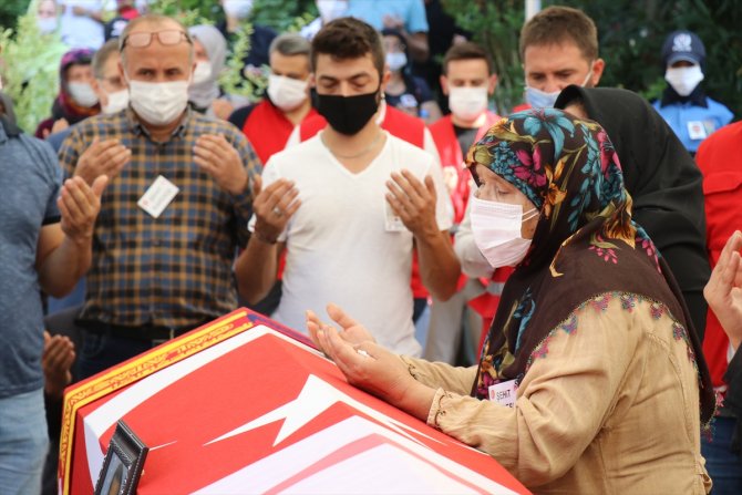 Suriye'de şehit olan Türk Kızılay personeli Arif Kıdıman'ın cenazesi toprağa verildi