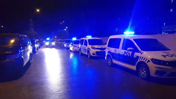 İzmir'de silahlı kavga: 1 ölü, 3 yaralı