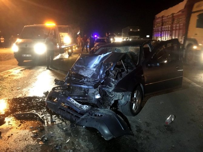 Konya'da kamyon otomobille çarpıştı: 1 yaralı