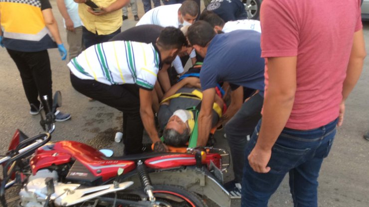 Otomobil ile çarpışan motosikletin sürücüsü yaralandı