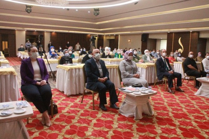 Başkan Arslan, Sendikalı Kadın Takım Kaptanları Projesi Konya Eğitimi’ne katıldı