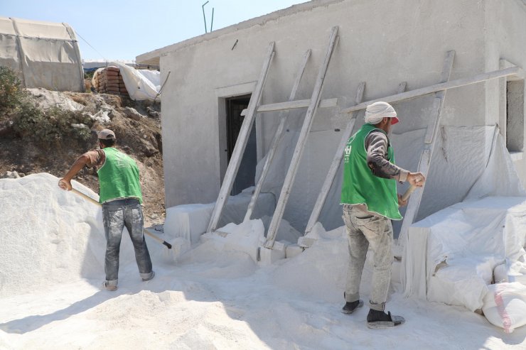 İdlib'de İHH tarafından yetimler için yaptırılan 50 ev teslim edildi