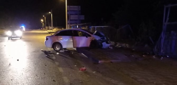 İki otomobil çarpıştı: 6 yaralı