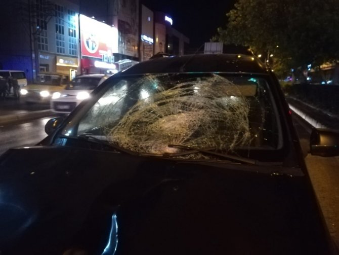 İzmir’de otomobilin çarptığı kişi ağır yaralandı