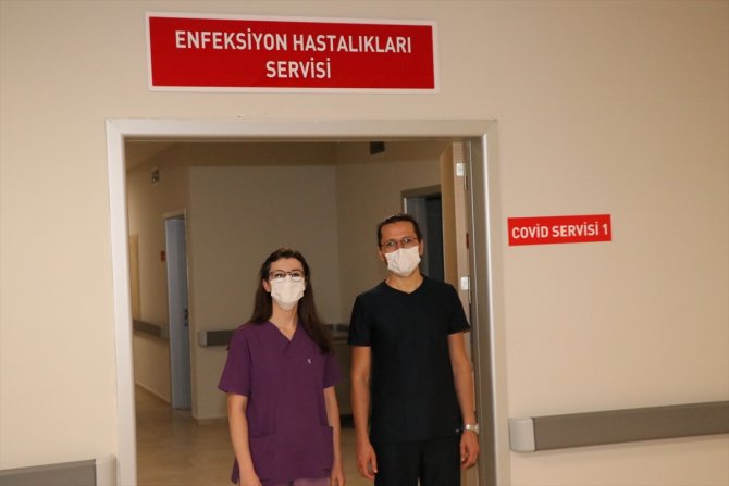 Kovid-19'u yenen doktor çift hastalarına hem hasta hem doktor gözüyle şifa arıyor
