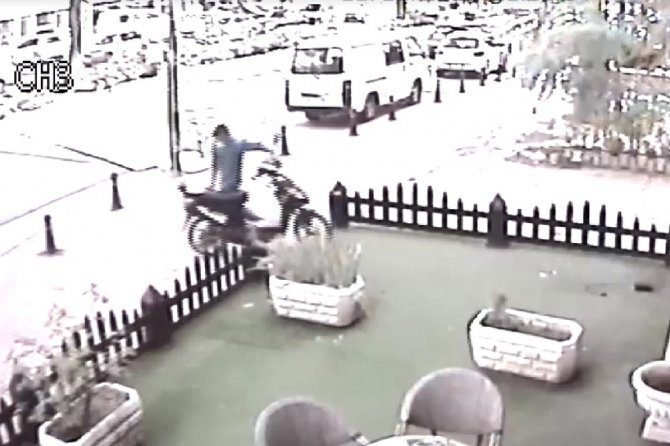 Konya'da bir saat etrafı kontrol eden hırsız, elektrikli motosikleti çaldı