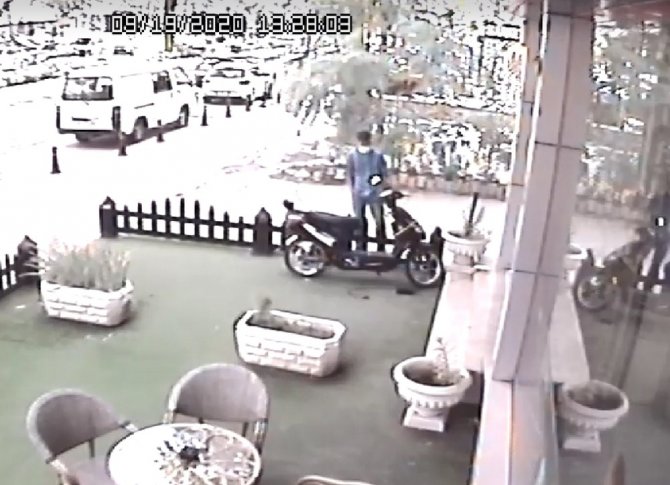 Konya'da bir saat etrafı kontrol eden hırsız, elektrikli motosikleti çaldı
