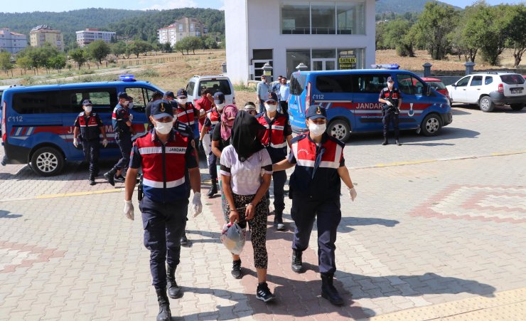 Otostopla bindikleri araçtaki engellinin 2 bin lirasını gasbeden kadınlar Konya'da yakayı ele verdi
