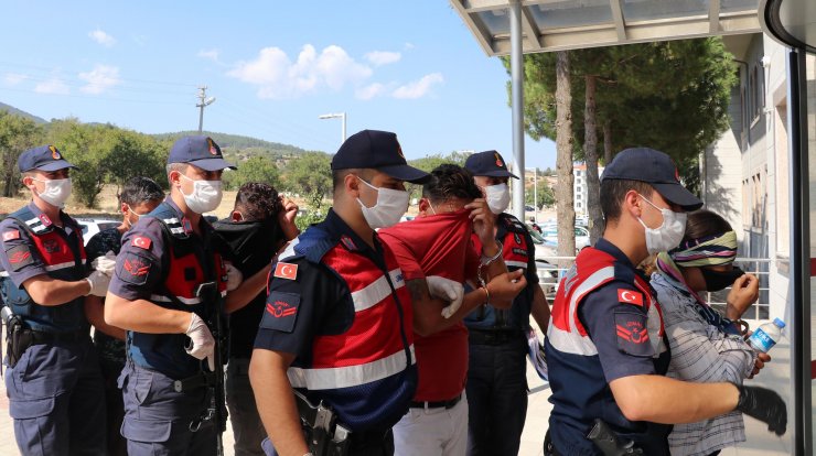 Otostopla bindikleri araçtaki engellinin 2 bin lirasını gasbeden kadınlar Konya'da yakayı ele verdi