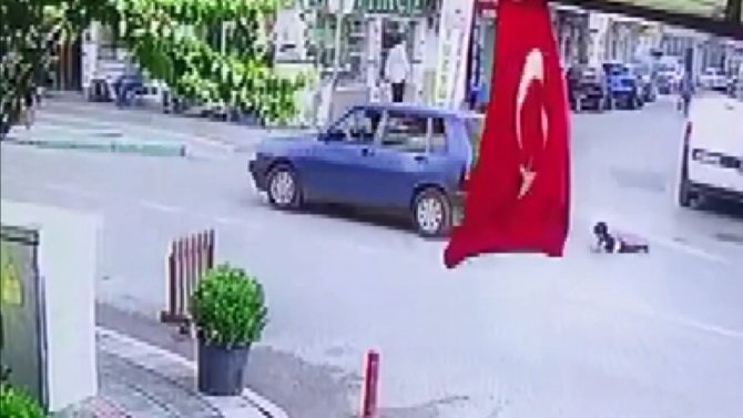 Bursa’da inanılmaz olay...Kapı açıldı çocuk böyle düştü
