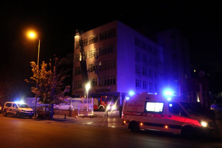 Hastane odasında yangın çıkaran psikiyatri hastası öldü, 2 kişi yaralandı