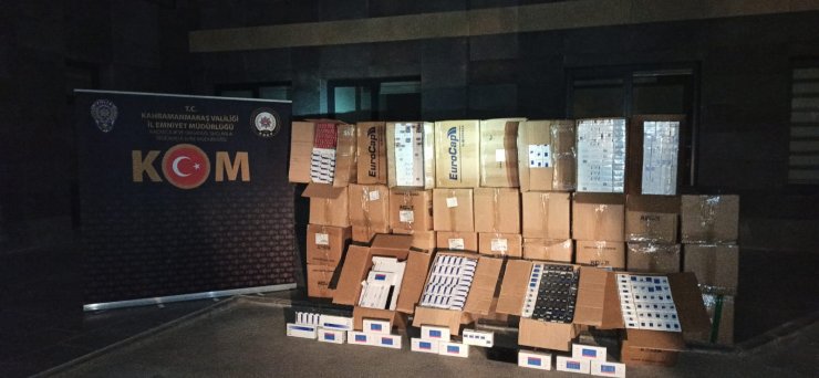TIR'daki iplik balyaları arasından 30 bin paket kaçak sigara çıktı