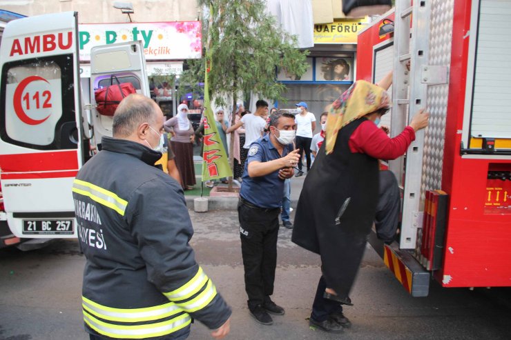 Diyarbakır'da 4'üncü kattaki yangında mahsur kalar 6 kişi kurtarıldı