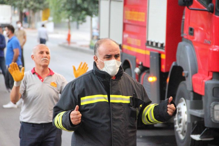Diyarbakır'da 4'üncü kattaki yangında mahsur kalar 6 kişi kurtarıldı