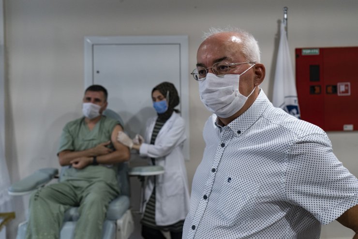 Kovid aşısında Faz 3 klinik araştırmalar için İstanbul’da ilk gönüllü aşılamaları yapıldı