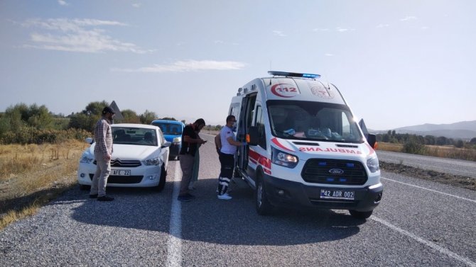 Konya'da otomobil kargo aracıyla çarpıştı