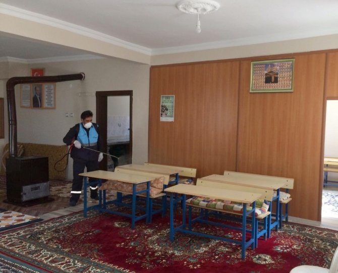 Van’da okullar ve camiler dezenfekte ediliyor