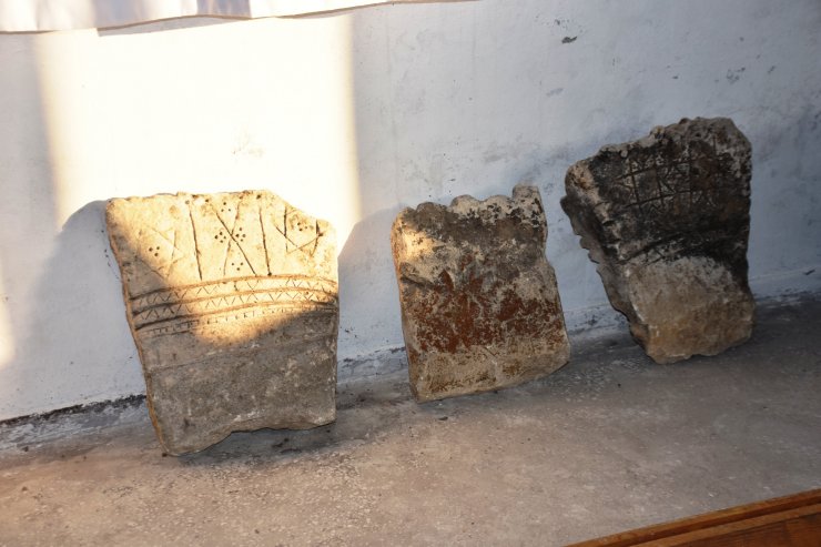 Göktürk alfabeli 'Her şey fanidir' yazılı mezar taşına koruma
