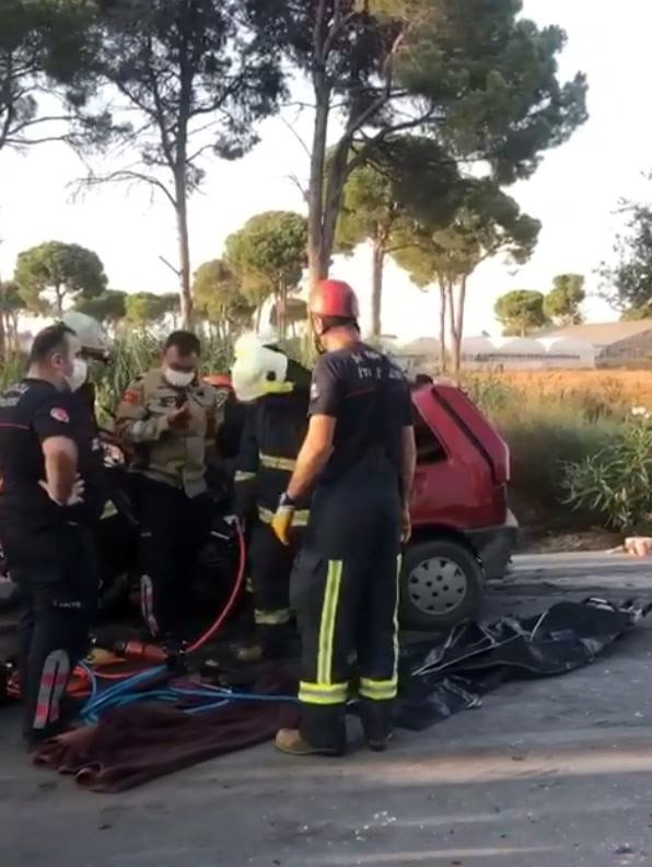 Antalya’da tur midibüsüyle otomobil çarpıştı: 1 ölü, 2 yaralı