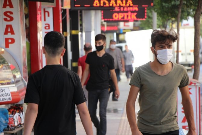 Bakan Koca uyardı, Elazığ’da maske kullanımı yüzde 100’e ulaştı