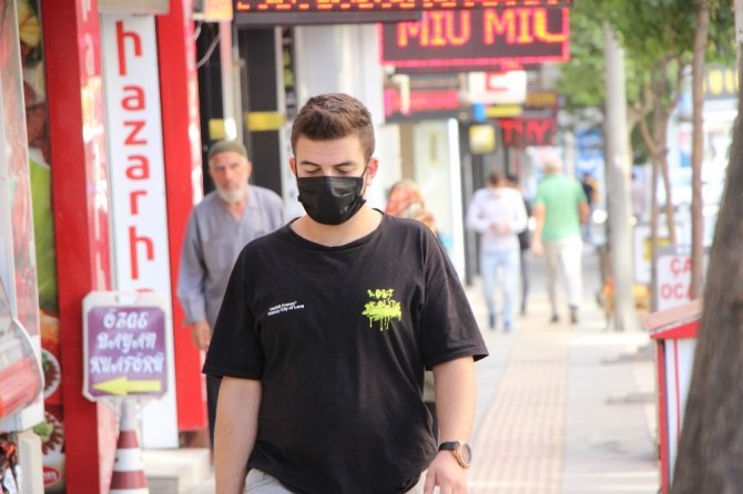 Bakan Koca uyardı, Elazığ’da maske kullanımı yüzde 100’e ulaştı